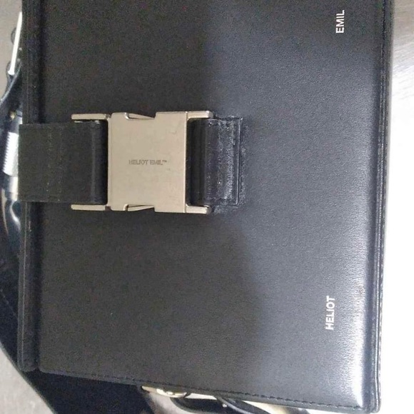 HELIOT EMIL Black Carabiner Box Bag
by Heliot Emil (UNISEX)-Unique - Picture 13 of 16